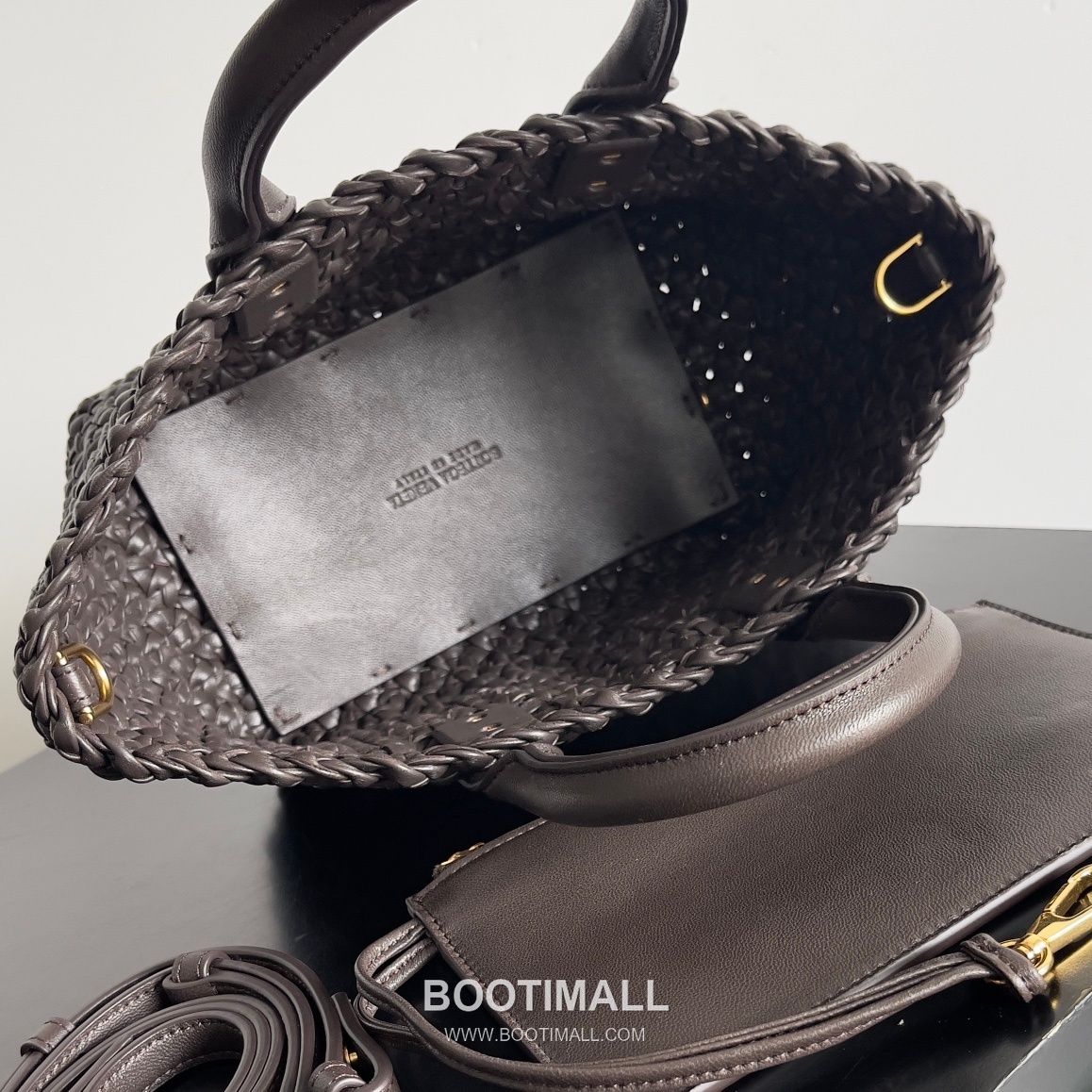 Bottega Veneta Mini Cabat Intrecciato Lambskin Tote Bag with Layered Weave Detail 보테가베네타 미니 카바 인트레치아토 램스킨 토트백 레이어드 위빙 22cm 8