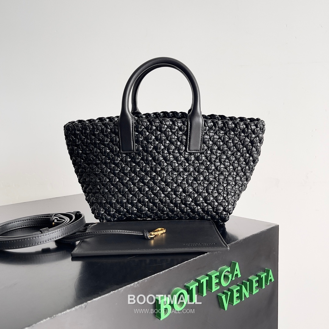 Bottega Veneta Mini Cabat Intrecciato Lambskin Tote Bag with Layered Weave Detail 보테가베네타 미니 카바 인트레치아토 램스킨 토트백 레이어드 위빙 22cm 1