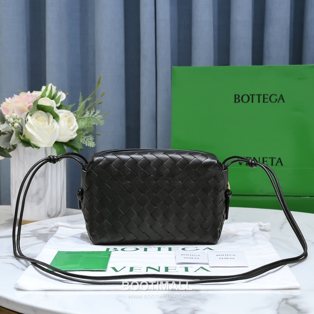 Bottega Veneta Intrecciato Lambskin Square Crossbody Bag with Adjustable Drawstring Detail 보테가베네타 인트레치아토 램스킨 스퀘어 크로스바디백 드로우스트링 22cm 1