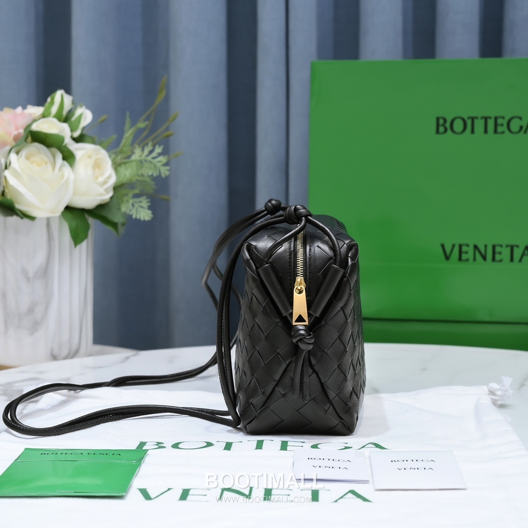 Bottega Veneta Intrecciato Lambskin Square Crossbody Bag with Adjustable Drawstring Detail 보테가베네타 인트레치아토 램스킨 스퀘어 크로스바디백 드로우스트링 22cm 2