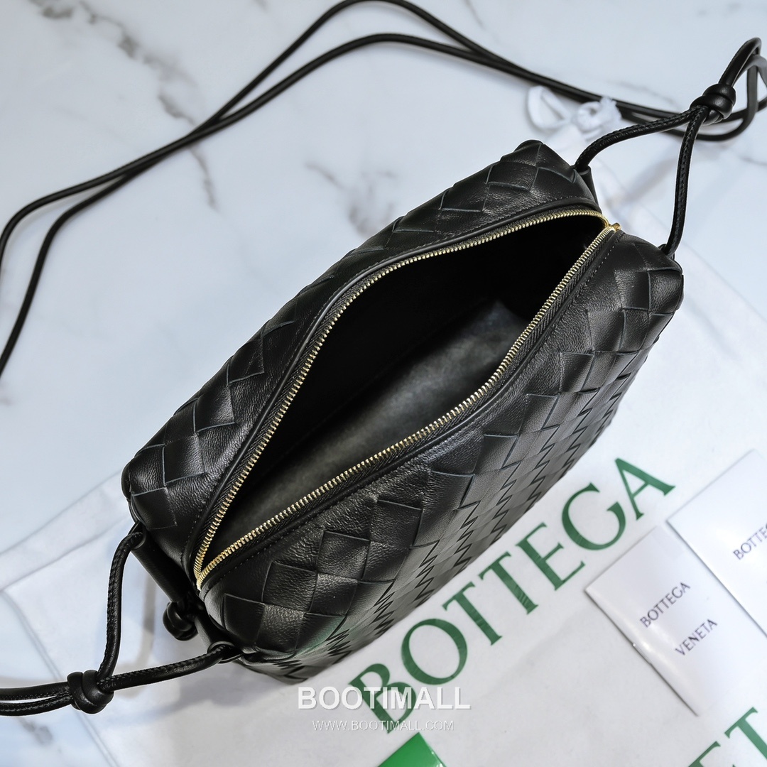 Bottega Veneta Intrecciato Lambskin Square Crossbody Bag with Adjustable Drawstring Detail 보테가베네타 인트레치아토 램스킨 스퀘어 크로스바디백 드로우스트링 22cm 6