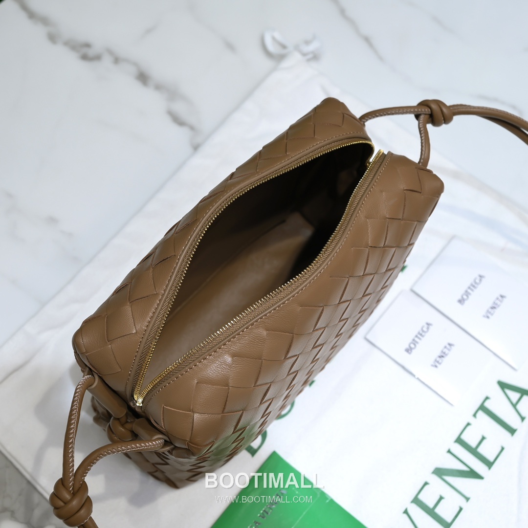 Bottega Veneta Intrecciato Lambskin Square Crossbody Bag with Adjustable Drawstring Detail 보테가베네타 인트레치아토 램스킨 스퀘어 크로스바디백 드로우스트링 22cm 7