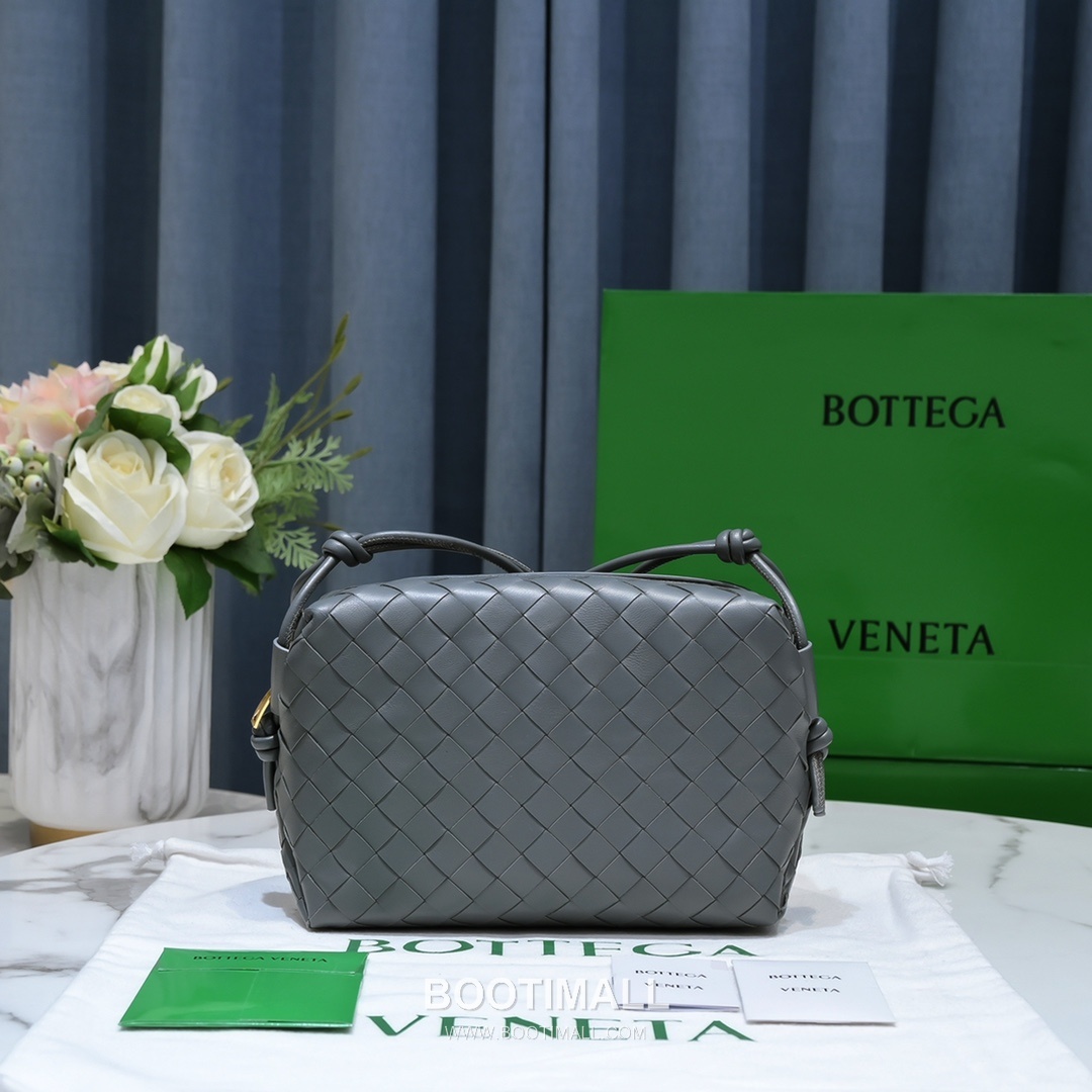 Bottega Veneta Intrecciato Lambskin Square Crossbody Bag with Adjustable Drawstring Detail 보테가베네타 인트레치아토 램스킨 스퀘어 크로스바디백 드로우스트링 22cm 1
