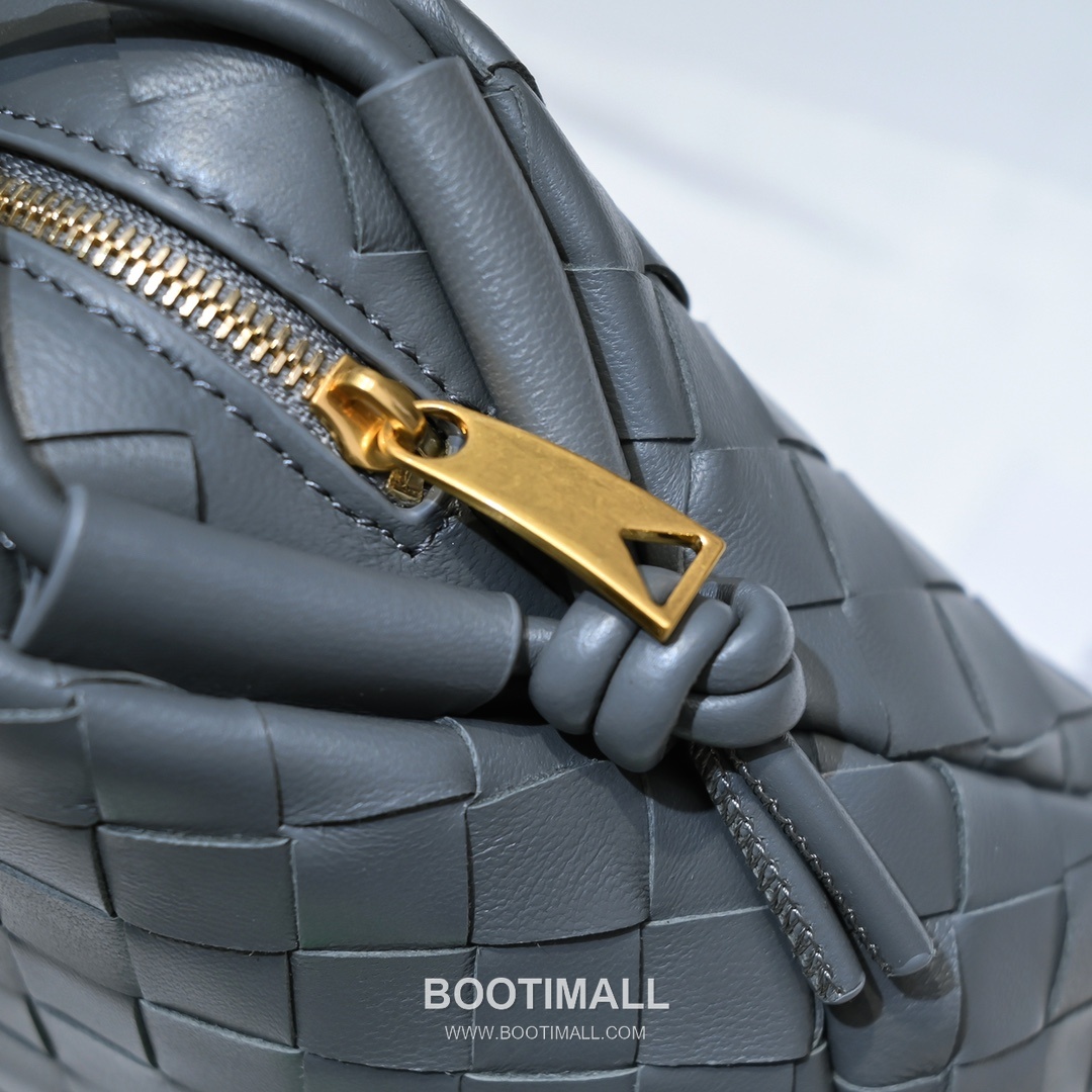 Bottega Veneta Intrecciato Lambskin Square Crossbody Bag with Adjustable Drawstring Detail 보테가베네타 인트레치아토 램스킨 스퀘어 크로스바디백 드로우스트링 22cm 6