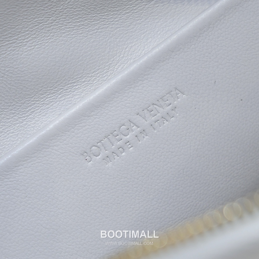 Bottega Veneta Intrecciato Lambskin Square Crossbody Bag with Adjustable Drawstring Detail 보테가베네타 인트레치아토 램스킨 스퀘어 크로스바디백 드로우스트링 22cm 8