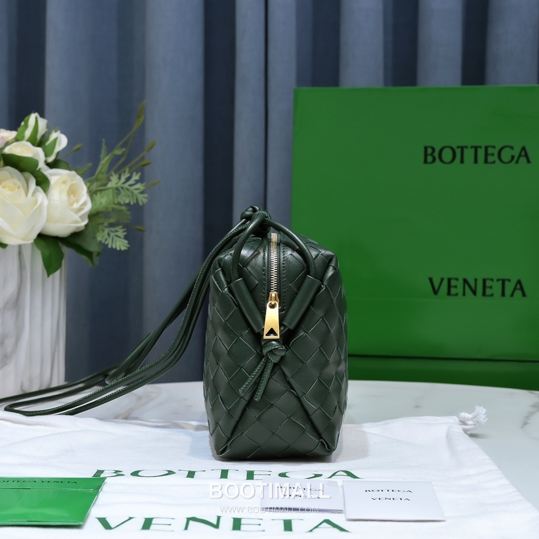 Bottega Veneta Intrecciato Lambskin Square Crossbody Bag with Adjustable Drawstring Detail 보테가베네타 인트레치아토 램스킨 스퀘어 크로스바디백 드로우스트링 22cm 2