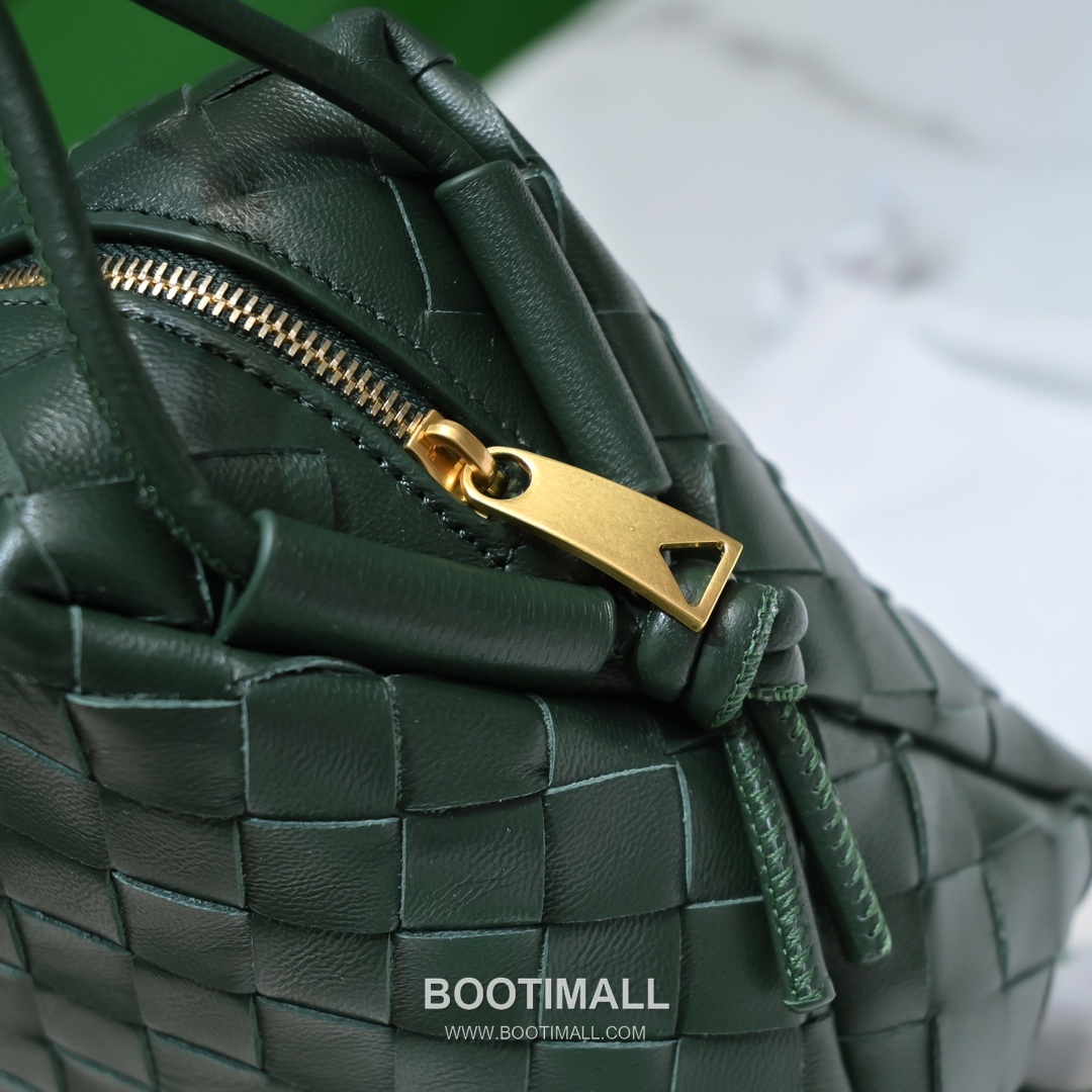 Bottega Veneta Intrecciato Lambskin Square Crossbody Bag with Adjustable Drawstring Detail 보테가베네타 인트레치아토 램스킨 스퀘어 크로스바디백 드로우스트링 22cm 6
