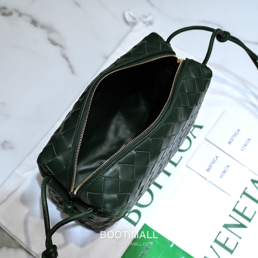 Bottega Veneta Intrecciato Lambskin Square Crossbody Bag with Adjustable Drawstring Detail 보테가베네타 인트레치아토 램스킨 스퀘어 크로스바디백 드로우스트링 22cm 7