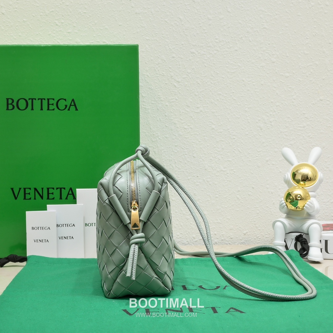 Bottega Veneta Intrecciato Lambskin Square Crossbody Bag with Adjustable Drawstring Detail 보테가베네타 인트레치아토 램스킨 스퀘어 크로스바디백 드로우스트링 22cm 2