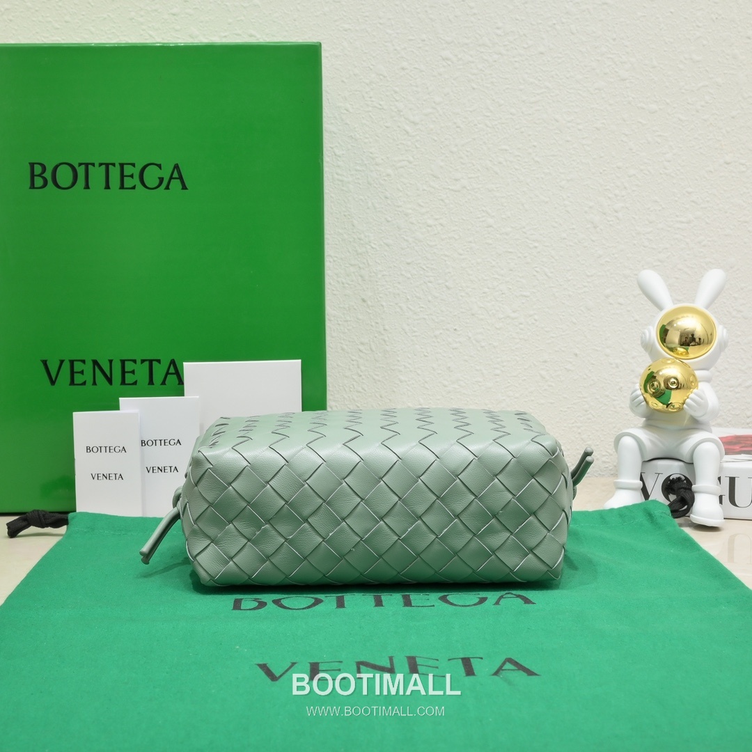 Bottega Veneta Intrecciato Lambskin Square Crossbody Bag with Adjustable Drawstring Detail 보테가베네타 인트레치아토 램스킨 스퀘어 크로스바디백 드로우스트링 22cm 4