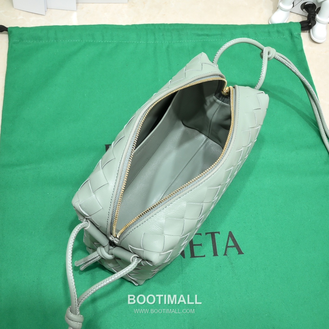 Bottega Veneta Intrecciato Lambskin Square Crossbody Bag with Adjustable Drawstring Detail 보테가베네타 인트레치아토 램스킨 스퀘어 크로스바디백 드로우스트링 22cm 7