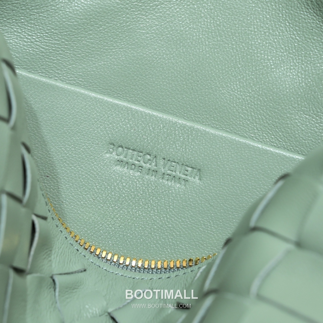 Bottega Veneta Intrecciato Lambskin Square Crossbody Bag with Adjustable Drawstring Detail 보테가베네타 인트레치아토 램스킨 스퀘어 크로스바디백 드로우스트링 22cm 8