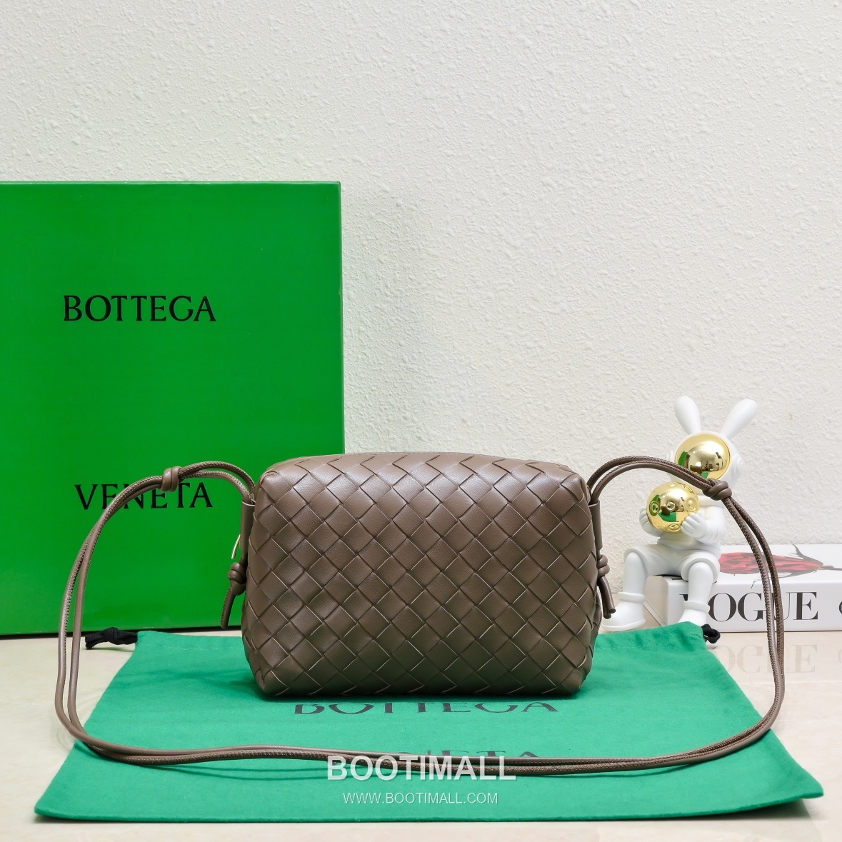 Bottega Veneta Intrecciato Lambskin Square Crossbody Bag with Adjustable Drawstring Detail 보테가베네타 인트레치아토 램스킨 스퀘어 크로스바디백 드로우스트링 22cm 1