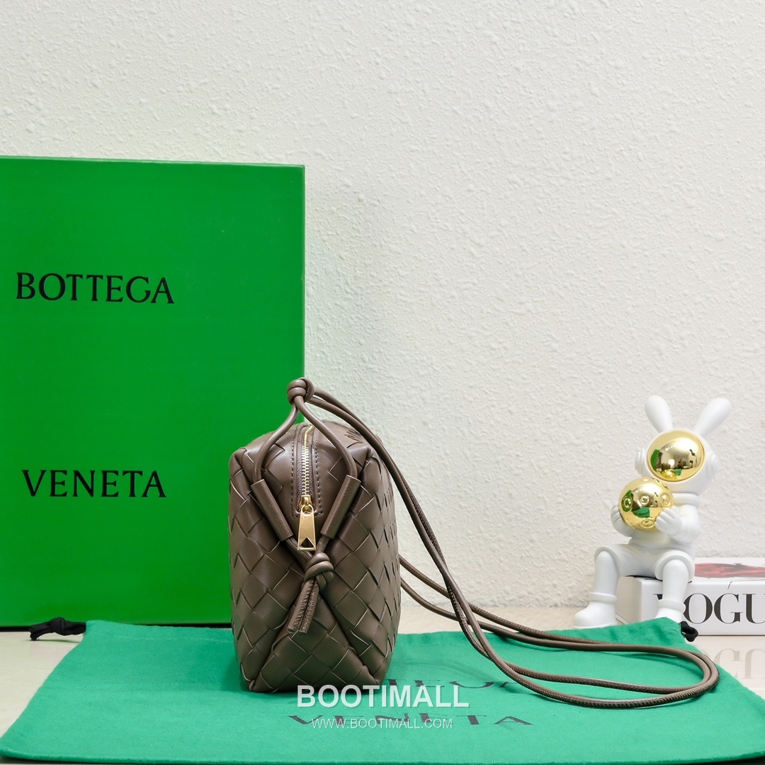 Bottega Veneta Intrecciato Lambskin Square Crossbody Bag with Adjustable Drawstring Detail 보테가베네타 인트레치아토 램스킨 스퀘어 크로스바디백 드로우스트링 22cm 2