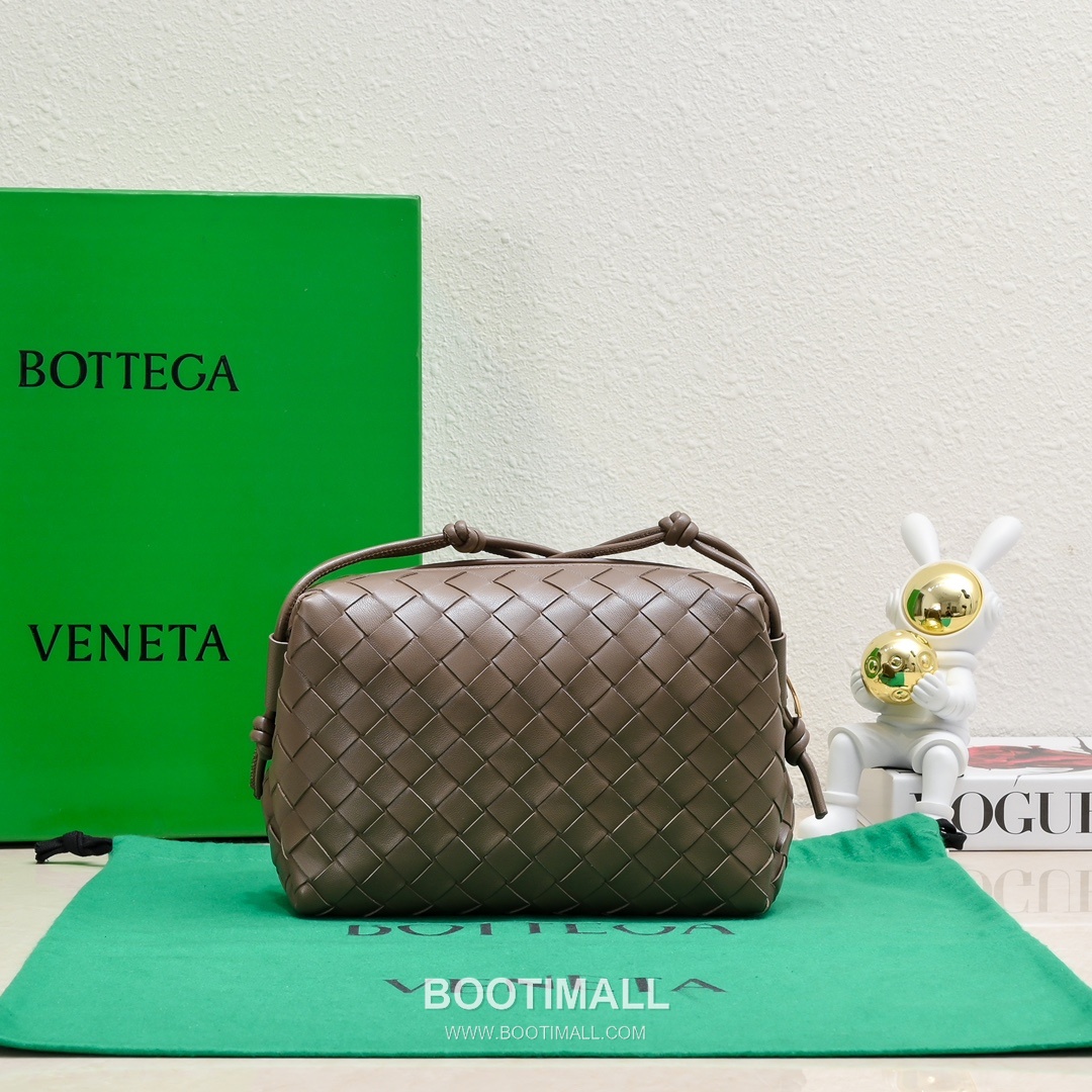 Bottega Veneta Intrecciato Lambskin Square Crossbody Bag with Adjustable Drawstring Detail 보테가베네타 인트레치아토 램스킨 스퀘어 크로스바디백 드로우스트링 22cm 3