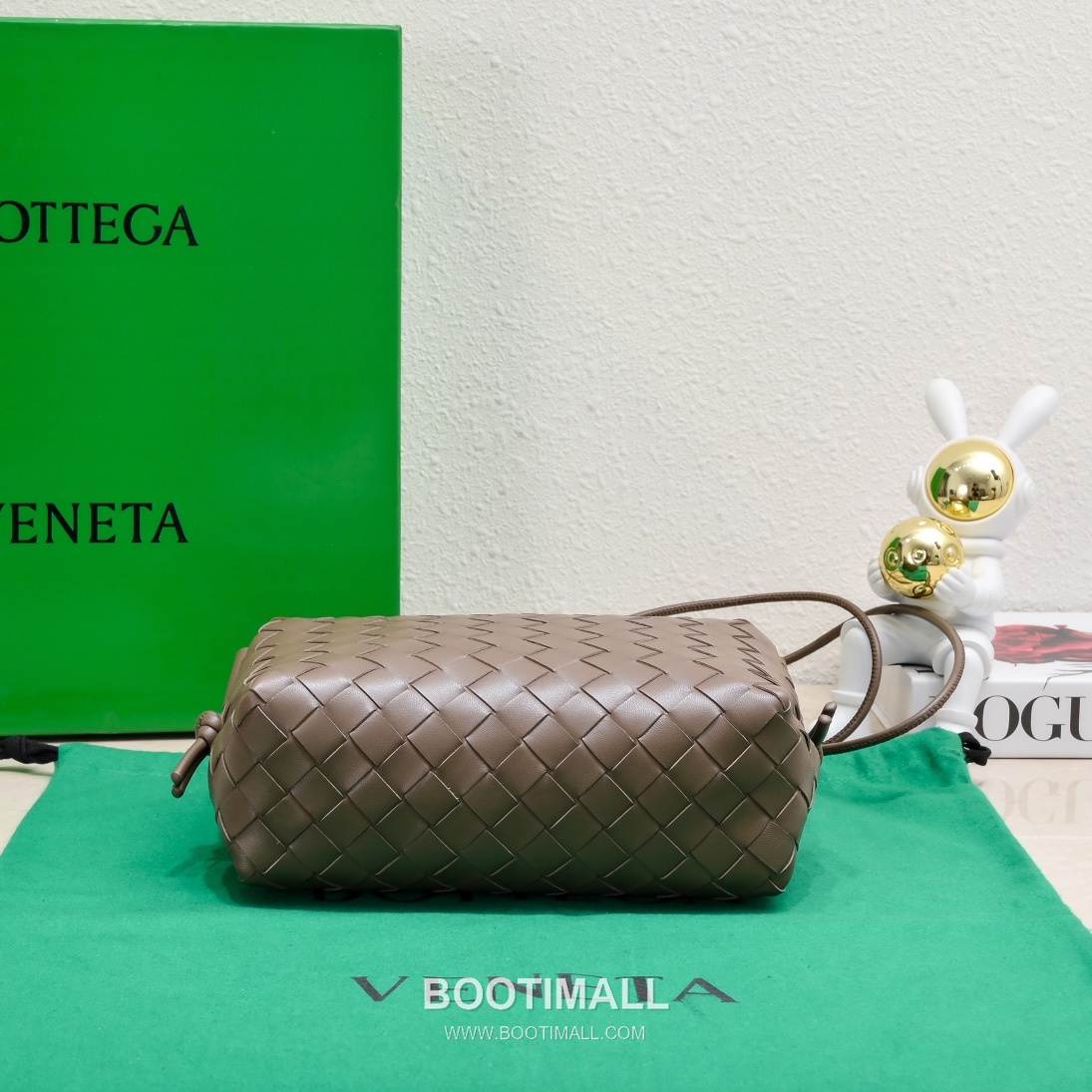 Bottega Veneta Intrecciato Lambskin Square Crossbody Bag with Adjustable Drawstring Detail 보테가베네타 인트레치아토 램스킨 스퀘어 크로스바디백 드로우스트링 22cm 4