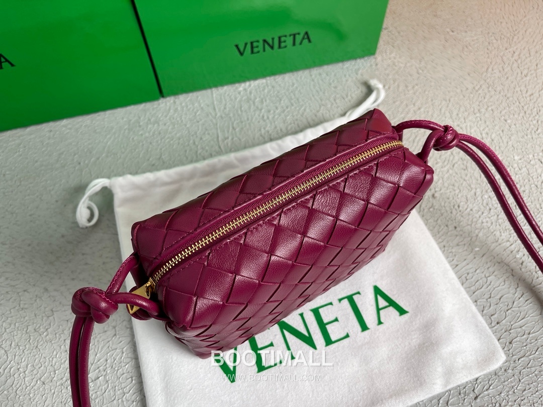 Bottega Veneta Intrecciato Lambskin Square Crossbody Bag with Adjustable Drawstring Detail 보테가베네타 인트레치아토 램스킨 스퀘어 크로스바디백 드로우스트링 17cm 3