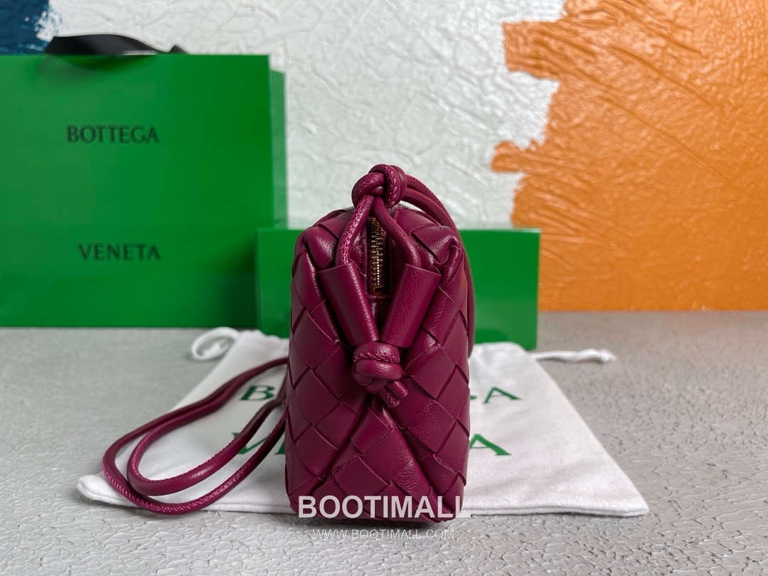 Bottega Veneta Intrecciato Lambskin Square Crossbody Bag with Adjustable Drawstring Detail 보테가베네타 인트레치아토 램스킨 스퀘어 크로스바디백 드로우스트링 17cm 6