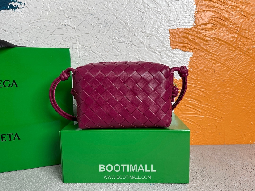 Bottega Veneta Intrecciato Lambskin Square Crossbody Bag with Adjustable Drawstring Detail 보테가베네타 인트레치아토 램스킨 스퀘어 크로스바디백 드로우스트링 17cm 7