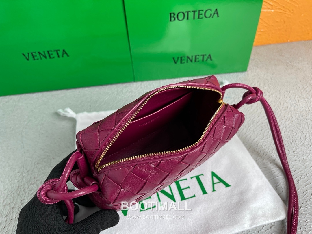 Bottega Veneta Intrecciato Lambskin Square Crossbody Bag with Adjustable Drawstring Detail 보테가베네타 인트레치아토 램스킨 스퀘어 크로스바디백 드로우스트링 17cm 8