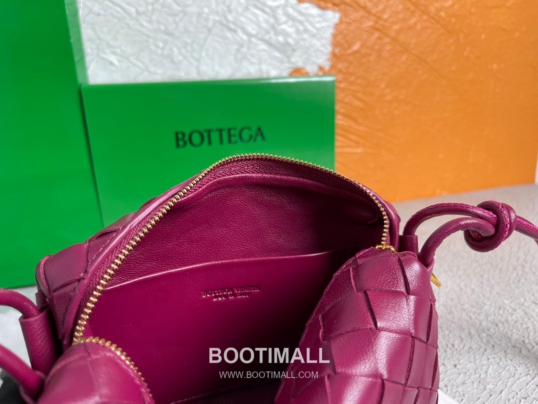 Bottega Veneta Intrecciato Lambskin Square Crossbody Bag with Adjustable Drawstring Detail 보테가베네타 인트레치아토 램스킨 스퀘어 크로스바디백 드로우스트링 17cm 9