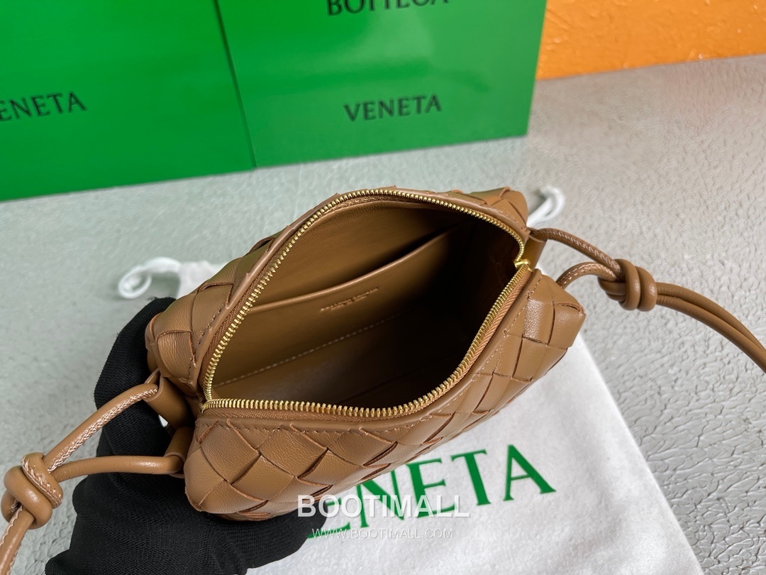 Bottega Veneta Intrecciato Lambskin Square Crossbody Bag with Adjustable Drawstring Detail 보테가베네타 인트레치아토 램스킨 스퀘어 크로스바디백 드로우스트링 17cm 8