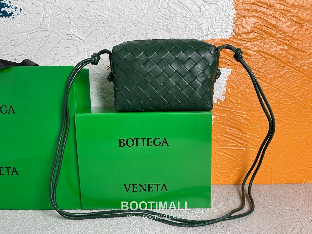 Bottega Veneta Intrecciato Lambskin Square Crossbody Bag with Adjustable Drawstring Detail 보테가베네타 인트레치아토 램스킨 스퀘어 크로스바디백 드로우스트링 17cm 2