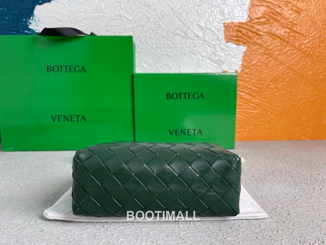 Bottega Veneta Intrecciato Lambskin Square Crossbody Bag with Adjustable Drawstring Detail 보테가베네타 인트레치아토 램스킨 스퀘어 크로스바디백 드로우스트링 17cm 3