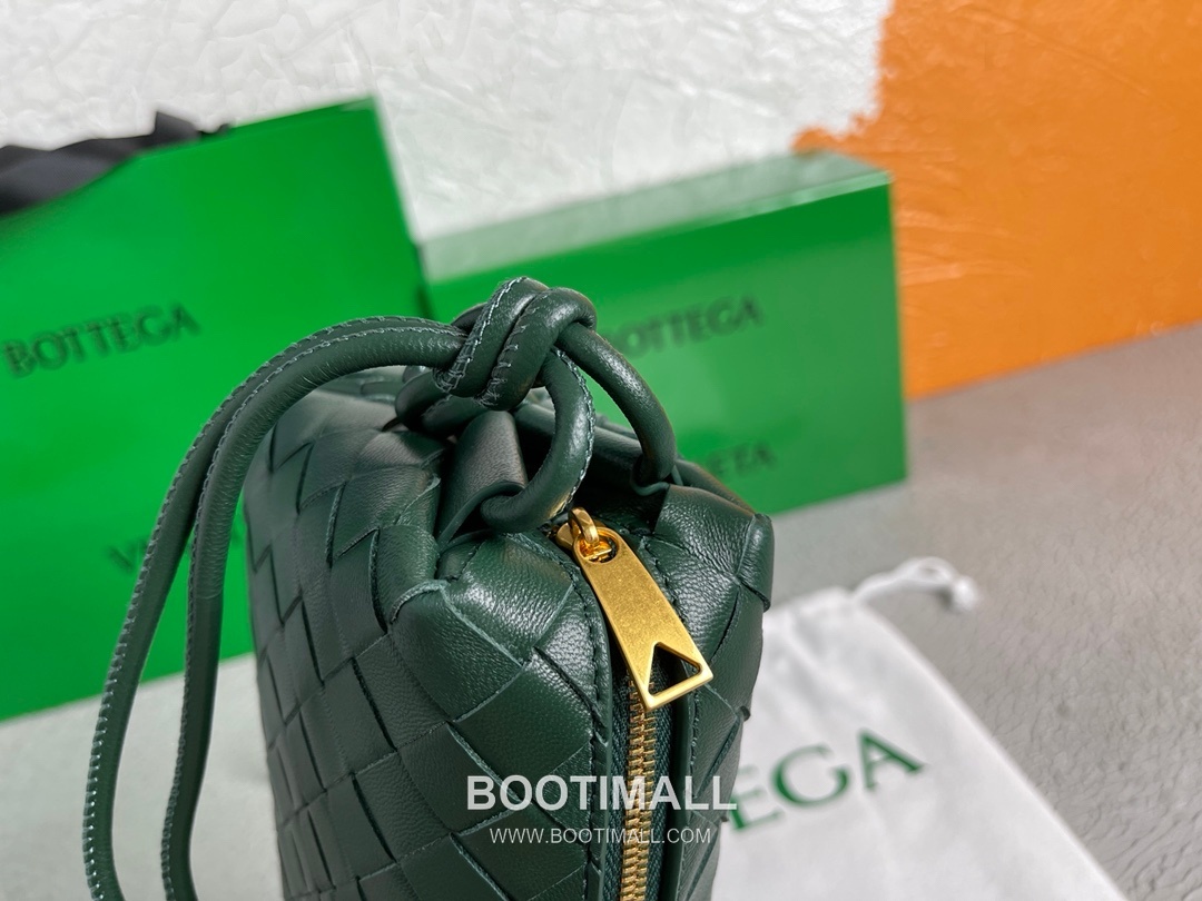 Bottega Veneta Intrecciato Lambskin Square Crossbody Bag with Adjustable Drawstring Detail 보테가베네타 인트레치아토 램스킨 스퀘어 크로스바디백 드로우스트링 17cm 5