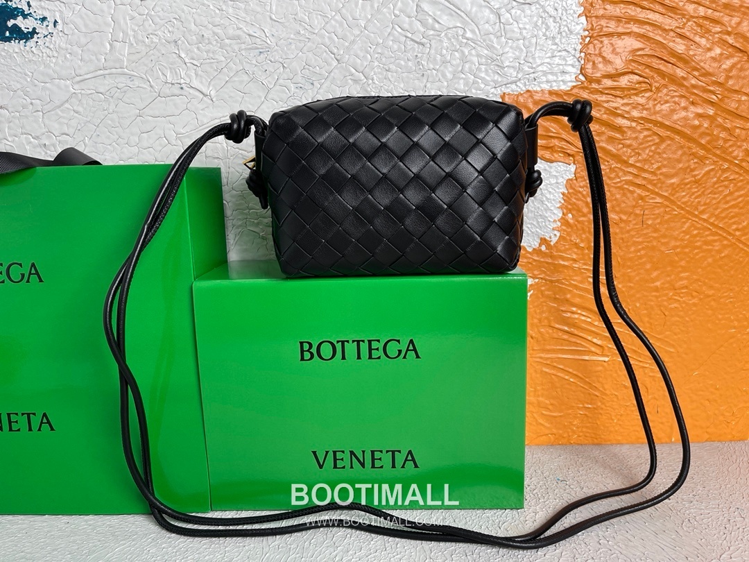 Bottega Veneta Intrecciato Lambskin Square Crossbody Bag with Adjustable Drawstring Detail 보테가베네타 인트레치아토 램스킨 스퀘어 크로스바디백 드로우스트링 17cm 2