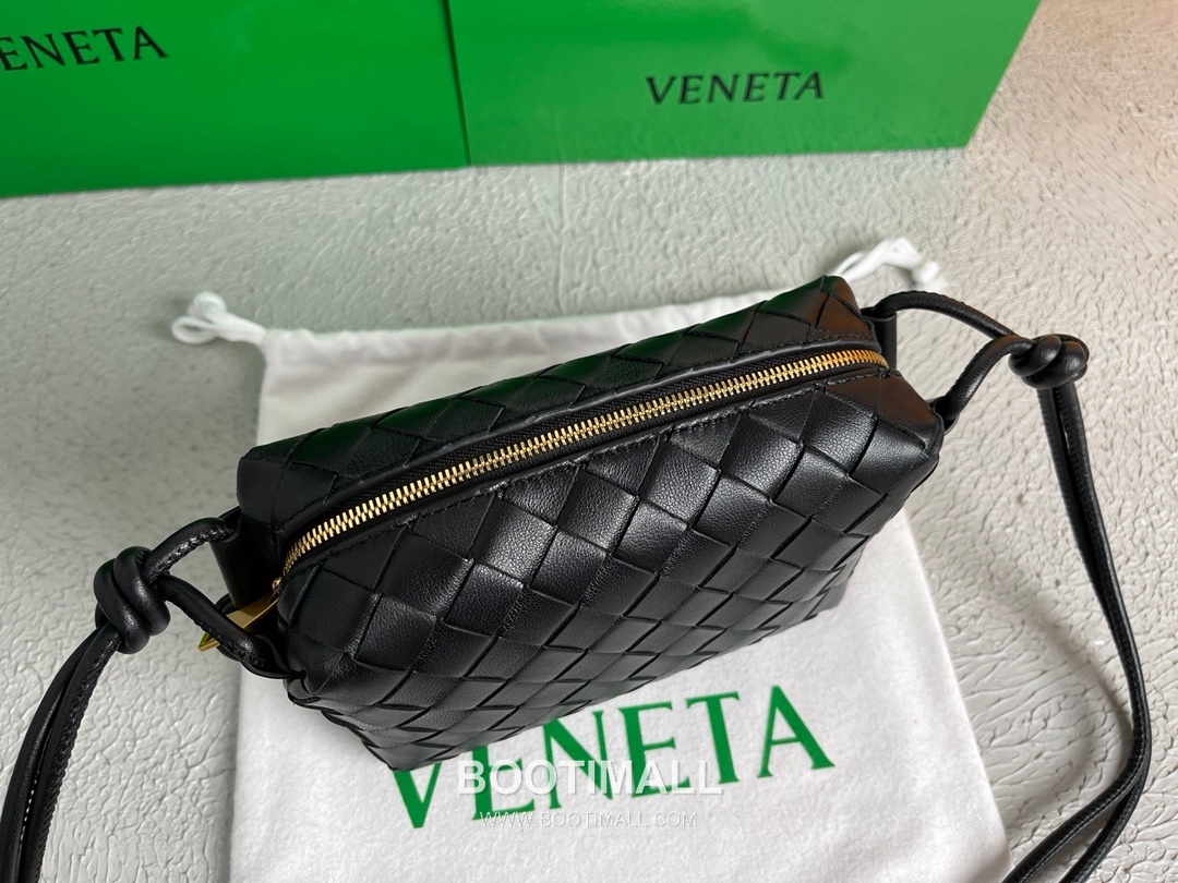 Bottega Veneta Intrecciato Lambskin Square Crossbody Bag with Adjustable Drawstring Detail 보테가베네타 인트레치아토 램스킨 스퀘어 크로스바디백 드로우스트링 17cm 5