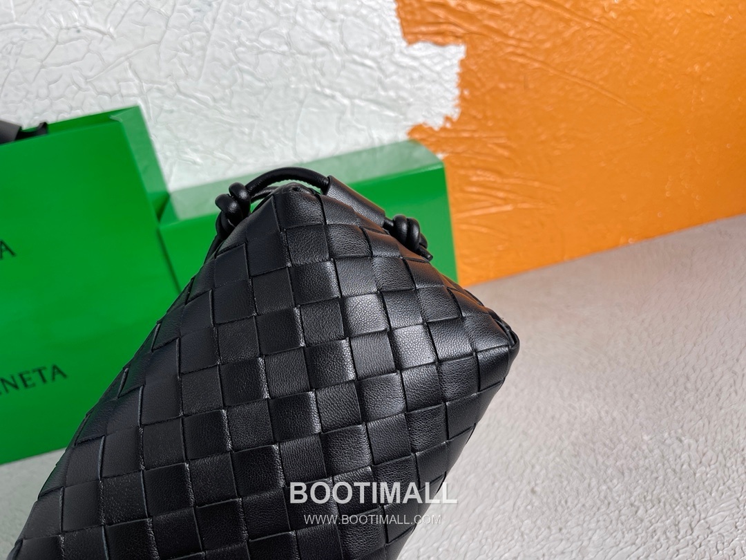 Bottega Veneta Intrecciato Lambskin Square Crossbody Bag with Adjustable Drawstring Detail 보테가베네타 인트레치아토 램스킨 스퀘어 크로스바디백 드로우스트링 17cm 7