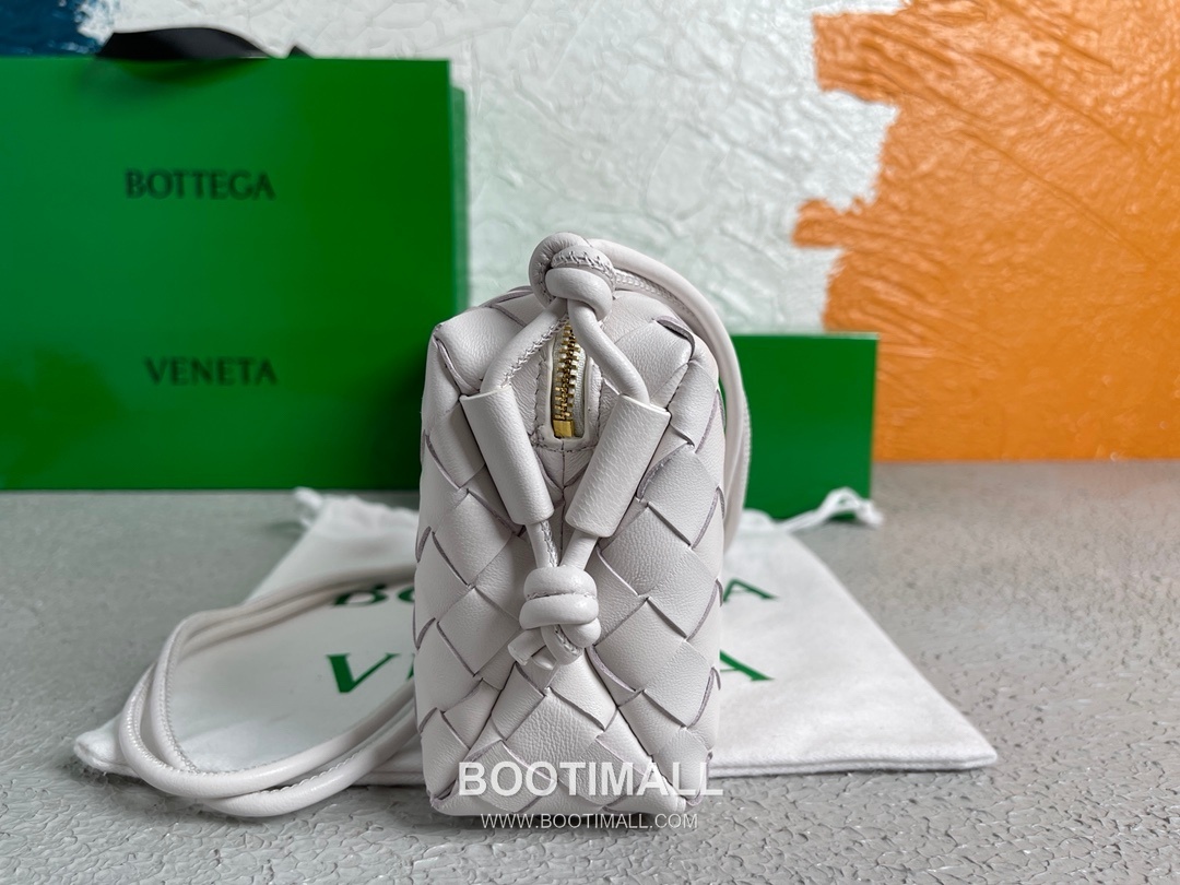 Bottega Veneta Intrecciato Lambskin Square Crossbody Bag with Adjustable Drawstring Detail 보테가베네타 인트레치아토 램스킨 스퀘어 크로스바디백 드로우스트링 17cm 3