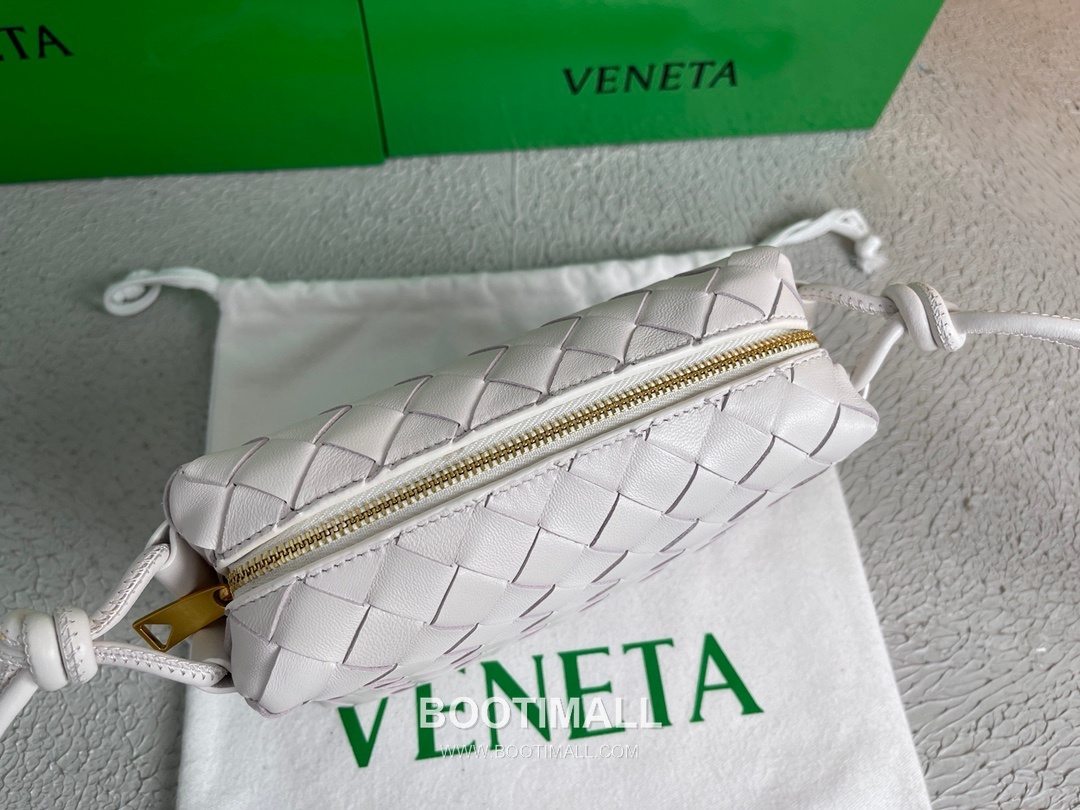 Bottega Veneta Intrecciato Lambskin Square Crossbody Bag with Adjustable Drawstring Detail 보테가베네타 인트레치아토 램스킨 스퀘어 크로스바디백 드로우스트링 17cm 5