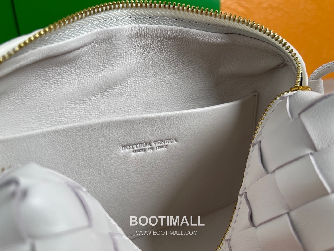 Bottega Veneta Intrecciato Lambskin Square Crossbody Bag with Adjustable Drawstring Detail 보테가베네타 인트레치아토 램스킨 스퀘어 크로스바디백 드로우스트링 17cm 9