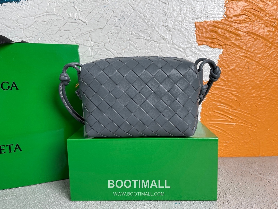 Bottega Veneta Intrecciato Lambskin Square Crossbody Bag with Adjustable Drawstring Detail 보테가베네타 인트레치아토 램스킨 스퀘어 크로스바디백 드로우스트링 17cm 1