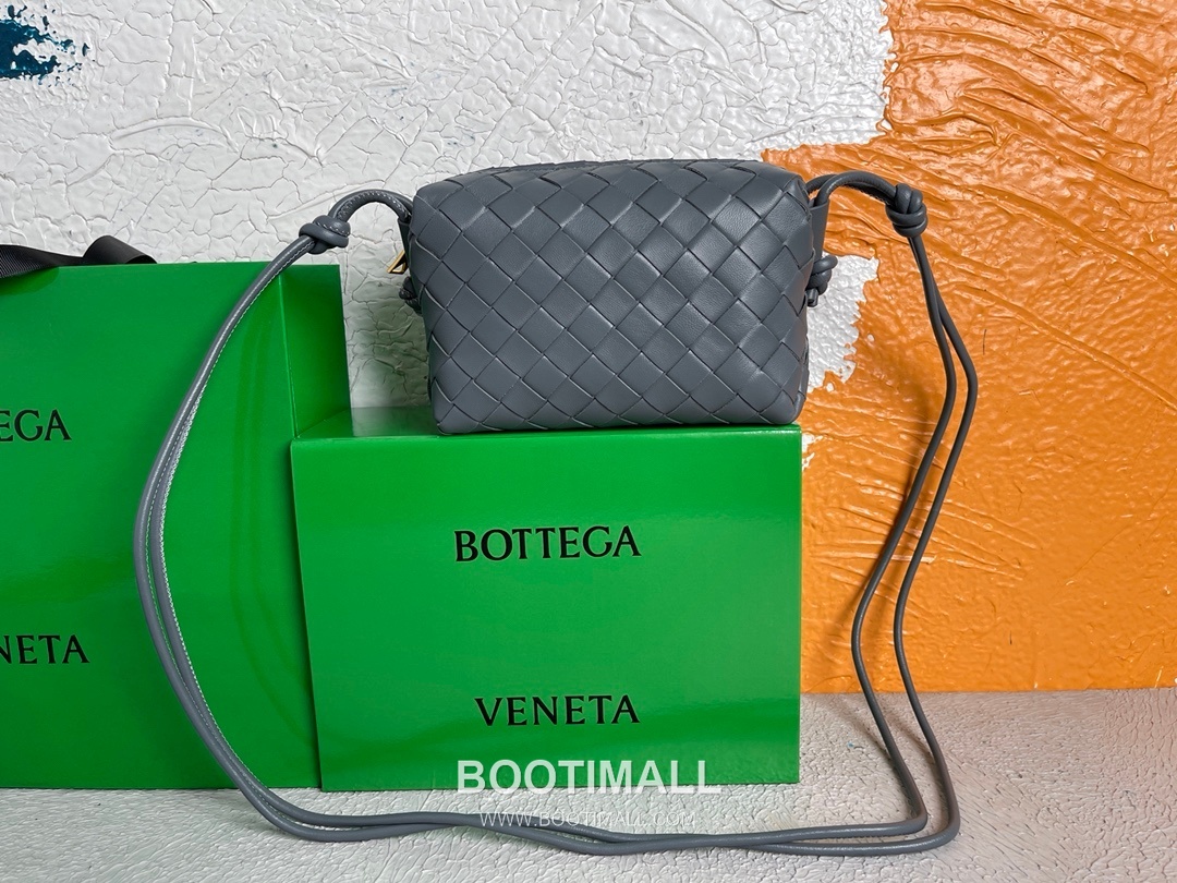 Bottega Veneta Intrecciato Lambskin Square Crossbody Bag with Adjustable Drawstring Detail 보테가베네타 인트레치아토 램스킨 스퀘어 크로스바디백 드로우스트링 17cm 2