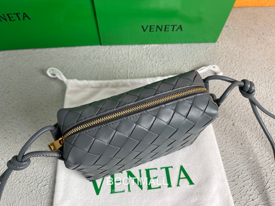 Bottega Veneta Intrecciato Lambskin Square Crossbody Bag with Adjustable Drawstring Detail 보테가베네타 인트레치아토 램스킨 스퀘어 크로스바디백 드로우스트링 17cm 5
