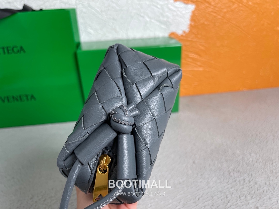 Bottega Veneta Intrecciato Lambskin Square Crossbody Bag with Adjustable Drawstring Detail 보테가베네타 인트레치아토 램스킨 스퀘어 크로스바디백 드로우스트링 17cm 7