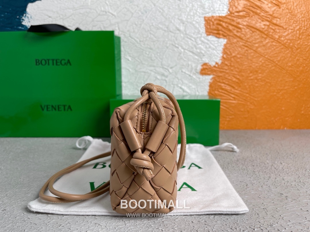 Bottega Veneta Intrecciato Lambskin Square Crossbody Bag with Adjustable Drawstring Detail 보테가베네타 인트레치아토 램스킨 스퀘어 크로스바디백 드로우스트링 17cm 3