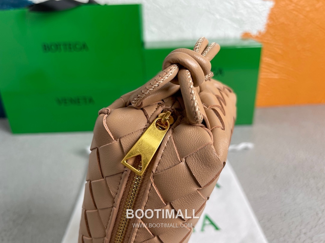 Bottega Veneta Intrecciato Lambskin Square Crossbody Bag with Adjustable Drawstring Detail 보테가베네타 인트레치아토 램스킨 스퀘어 크로스바디백 드로우스트링 17cm 6