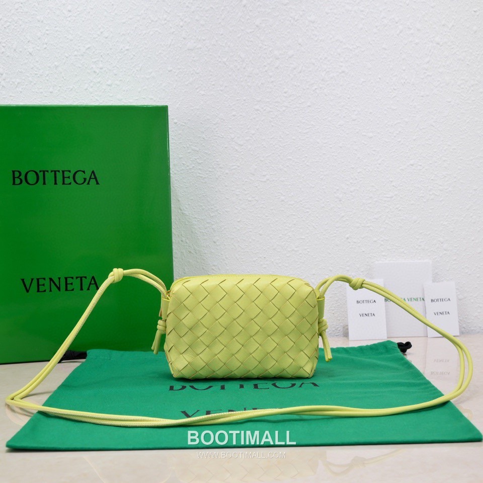 Bottega Veneta Intrecciato Lambskin Square Crossbody Bag with Adjustable Drawstring Detail 보테가베네타 인트레치아토 램스킨 스퀘어 크로스바디백 드로우스트링 17cm 1