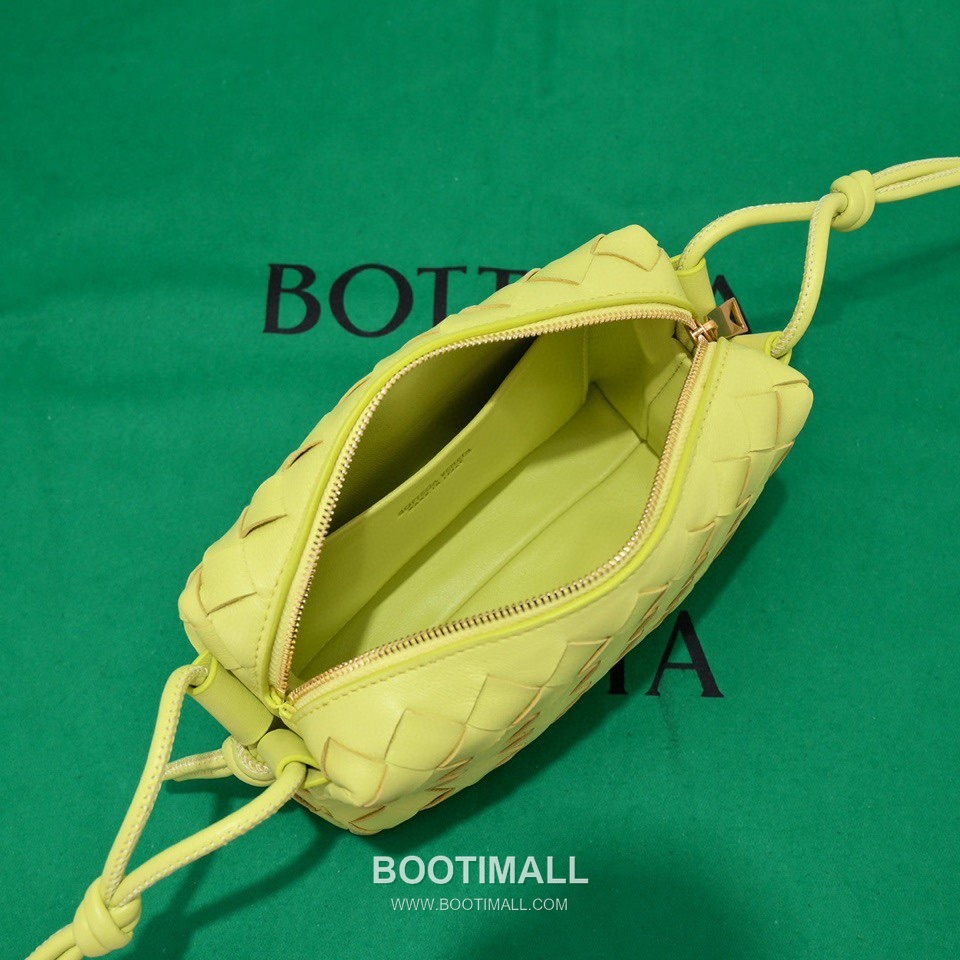 Bottega Veneta Intrecciato Lambskin Square Crossbody Bag with Adjustable Drawstring Detail 보테가베네타 인트레치아토 램스킨 스퀘어 크로스바디백 드로우스트링 17cm 7