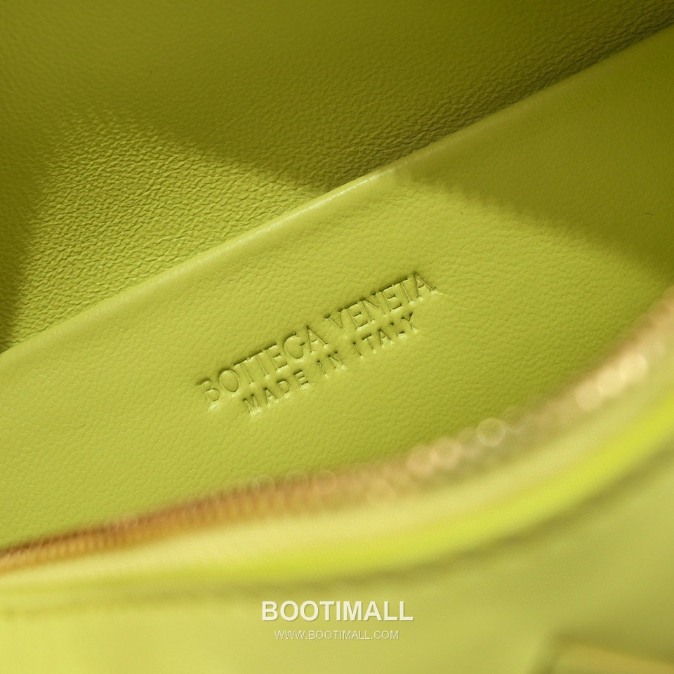 Bottega Veneta Intrecciato Lambskin Square Crossbody Bag with Adjustable Drawstring Detail 보테가베네타 인트레치아토 램스킨 스퀘어 크로스바디백 드로우스트링 17cm 8