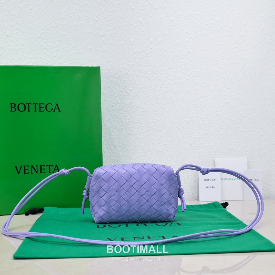 Bottega Veneta Intrecciato Lambskin Square Crossbody Bag with Adjustable Drawstring Detail 보테가베네타 인트레치아토 램스킨 스퀘어 크로스바디백 드로우스트링 17cm 1