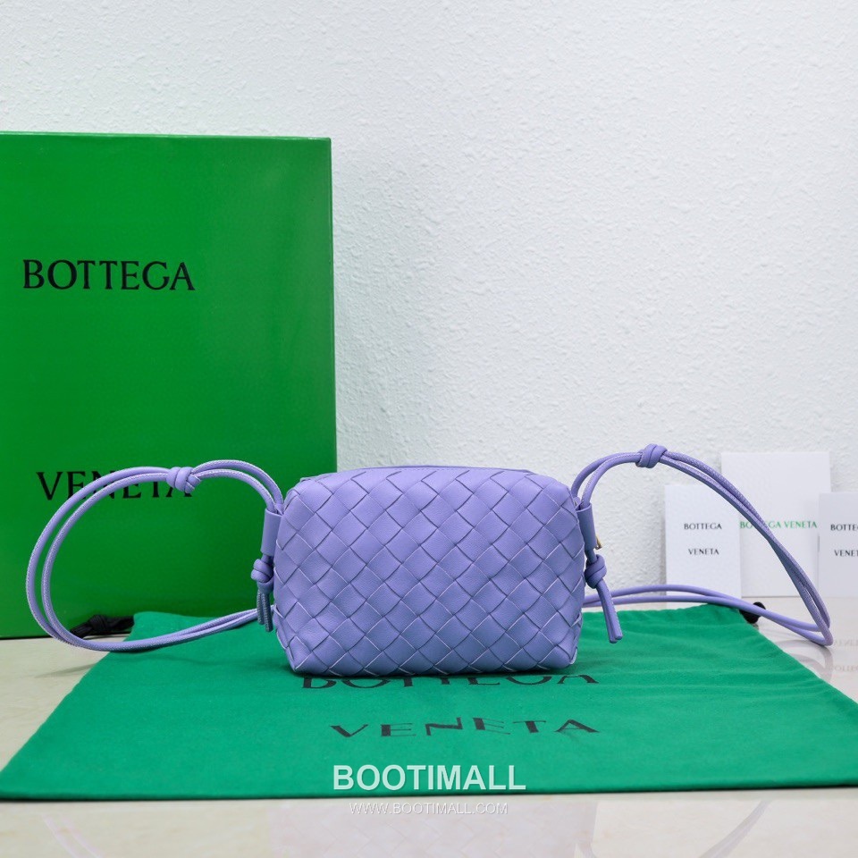 Bottega Veneta Intrecciato Lambskin Square Crossbody Bag with Adjustable Drawstring Detail 보테가베네타 인트레치아토 램스킨 스퀘어 크로스바디백 드로우스트링 17cm 3
