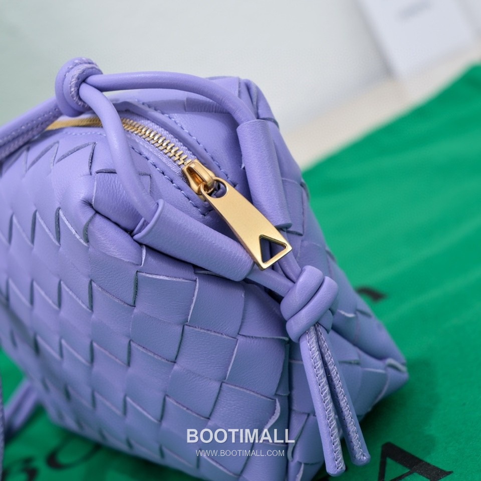 Bottega Veneta Intrecciato Lambskin Square Crossbody Bag with Adjustable Drawstring Detail 보테가베네타 인트레치아토 램스킨 스퀘어 크로스바디백 드로우스트링 17cm 5
