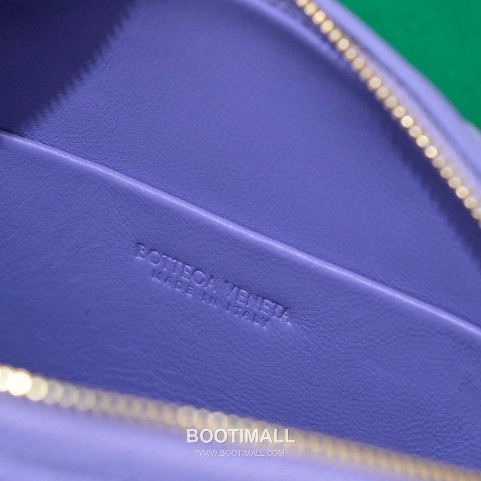 Bottega Veneta Intrecciato Lambskin Square Crossbody Bag with Adjustable Drawstring Detail 보테가베네타 인트레치아토 램스킨 스퀘어 크로스바디백 드로우스트링 17cm 8