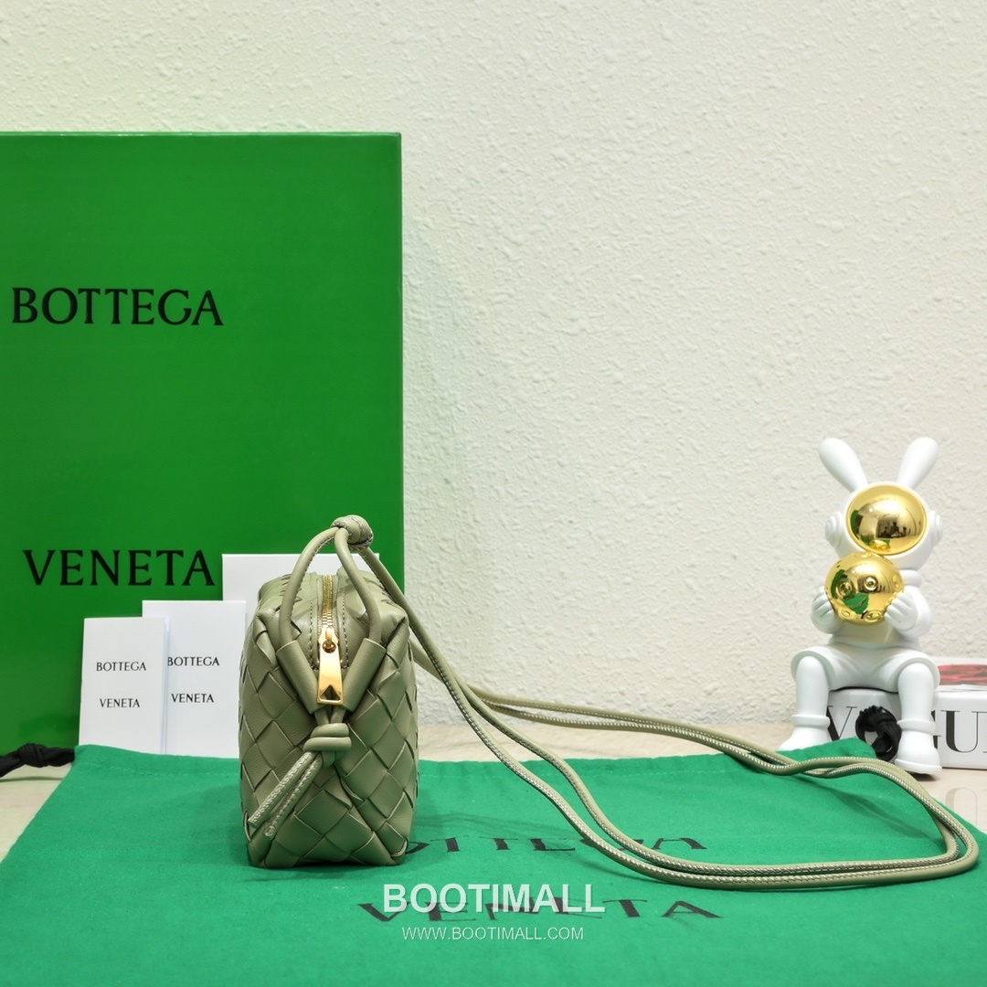 Bottega Veneta Intrecciato Lambskin Square Crossbody Bag with Adjustable Drawstring Detail 보테가베네타 인트레치아토 램스킨 스퀘어 크로스바디백 드로우스트링 17cm 2