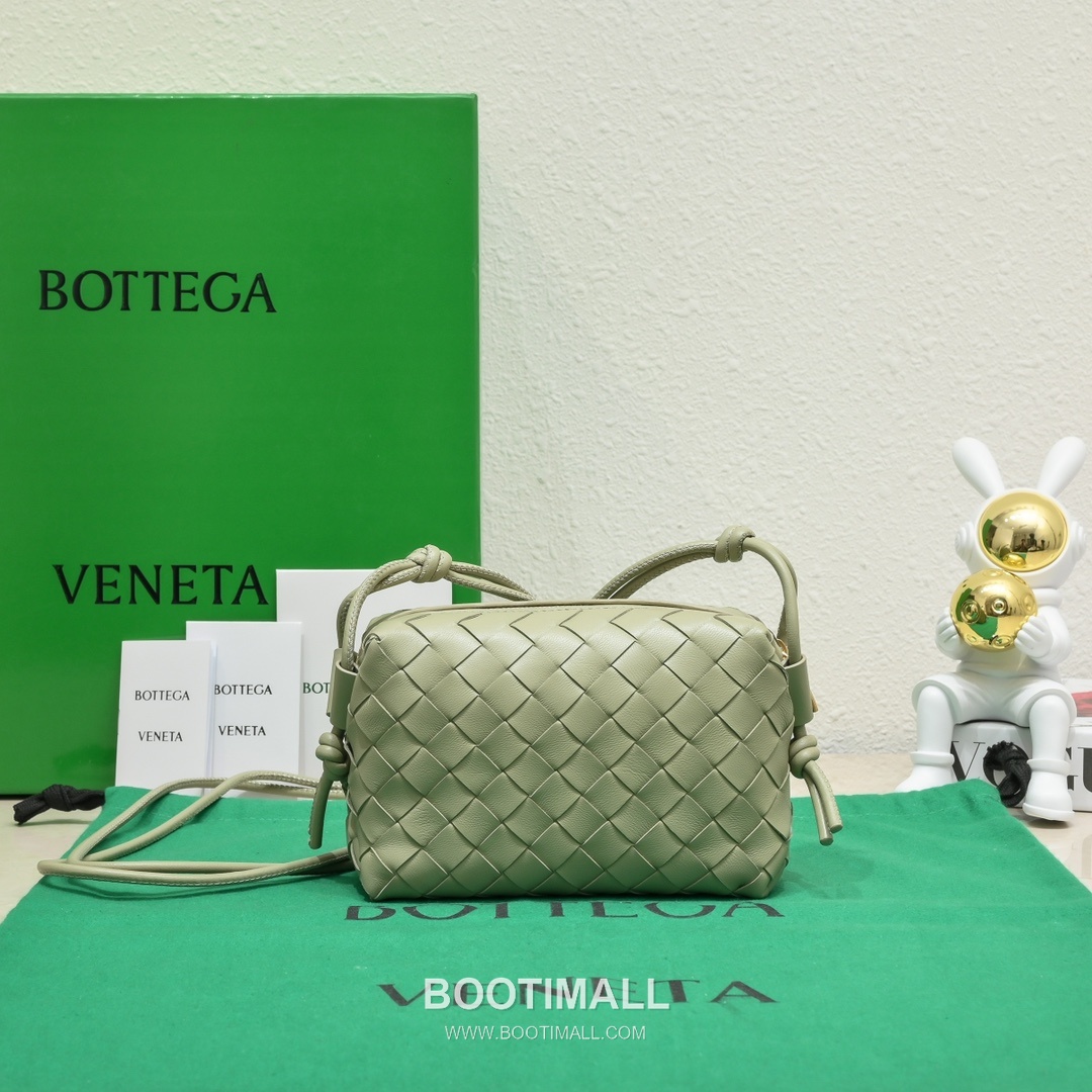 Bottega Veneta Intrecciato Lambskin Square Crossbody Bag with Adjustable Drawstring Detail 보테가베네타 인트레치아토 램스킨 스퀘어 크로스바디백 드로우스트링 17cm 3